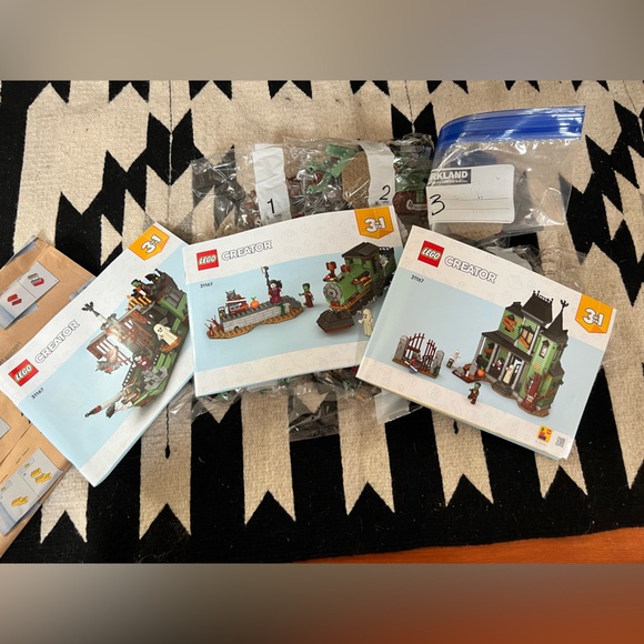 LEGO Creator 3-in-1 Haunted House, haunted train, and haunted ship kit - Picture 5 of 5
